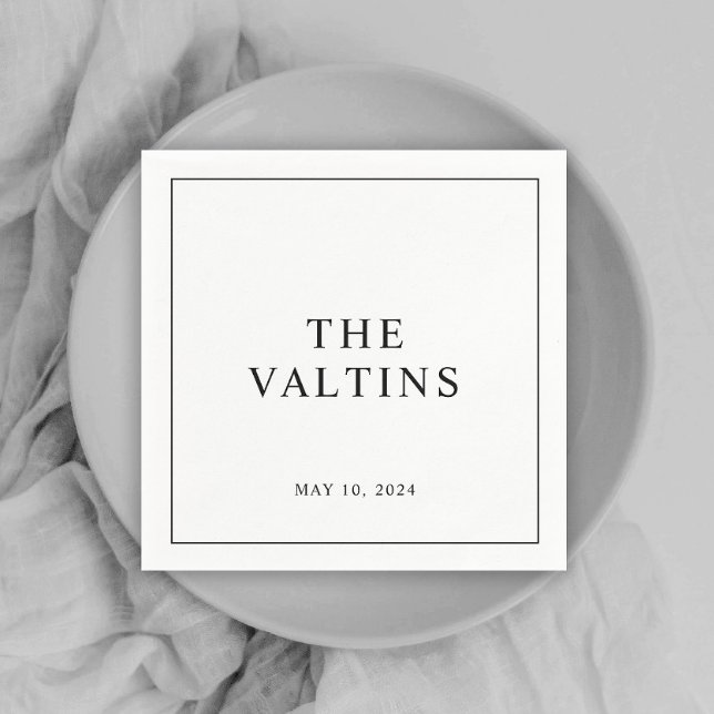 Enkel typgrafi Bröllop Napkins Pappersservett (Simple classic black and white couples newlywed wedding reception cocktail napkins.)