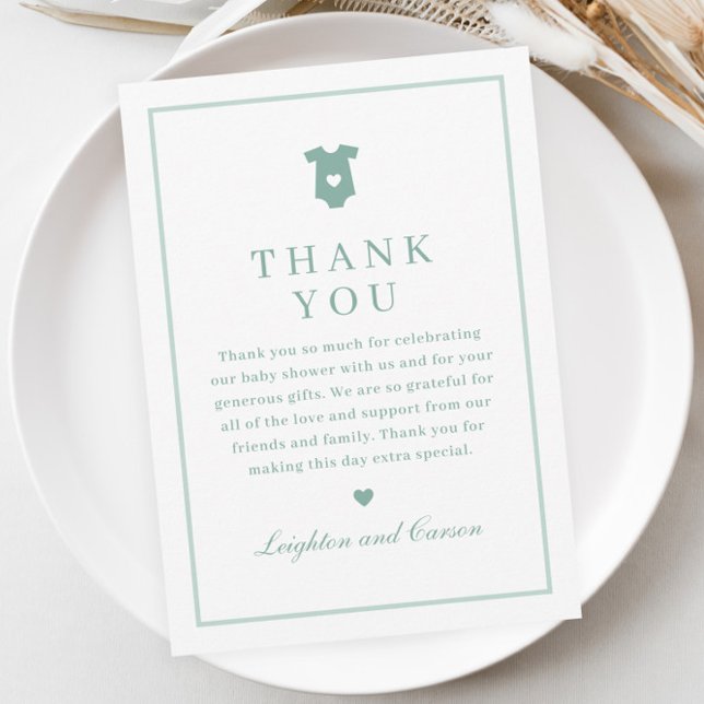 Enkel typografi Sagegrön baby shower Tack Kort (Simple Typography Sage Green Baby Shower Thank You Card.)
