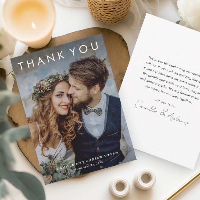 Enkel typografisk modern foto Bröllop Tack Kort (A simple, elegant wedding thank you card with modern photo overlay typography.)