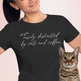 Enkel uppdelad av katter och kaffeskript t shirt