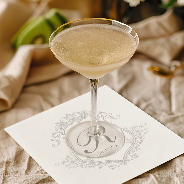 Enkel Vintage Vapensköld Monogram Bröllop Pappersservett (Simple elegant gray & white vintage floral monogram crest classic wedding reception cocktail napkin)