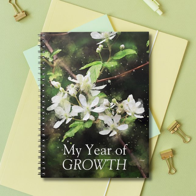Enkel vit färg vattenfärg anteckningsbok (Journal with beautiful white flowers on a vibrant green background and the words "My Year of Growth")