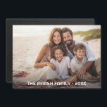 Enkelt 1 fotopatäckning - textövertäckning för bun<br><div class="desc">Använda ett vågrät- eller liggande foto och gör en unik och trendig fotokylskåp. Den här moderna minimidesignen innehåller ett foto med text för att lägga till namn och text. Om du vill flytta något runt klickar du på knappen Anpassa för att göra ändringar.</div>