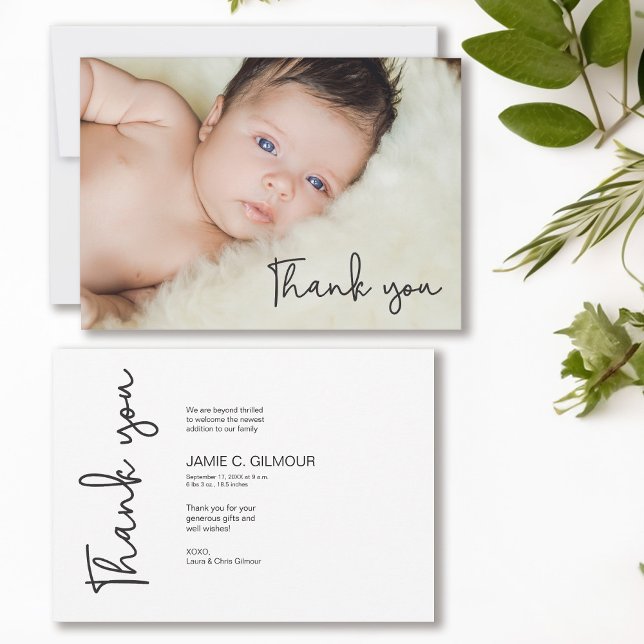 Enkelt Baby Photo - tack för ditt skript Birth Meddelande (Thank you and birth announcement baby photo card. Modern and trendy typography.)