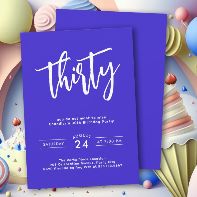 Enkelt blå färg i 30års födelsedag Party Inbjudningar (A bold blue birthday party invitation to celebrate a 30th birthday with pizzazz.)