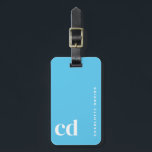 Enkelt blått monogram bagagebricka<br><div class="desc">Perfektens tillbehör för personlig bagage taggar resentusiaster. Den här charmerande märkrn är perfekt för mutor som frieri gåvor och kan vara ett fint tillskott till briljanta frieri boxar. Det är också ett underbart val för bachelorette-gåvor och bachelorette-presentsäckar, vilket ger lite elegans till alla tillfälle. Förutom resor är det dubblor som...</div>