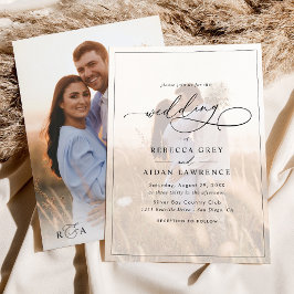 Enkelt Chic Calligraphy Monogram Photo Bröllop Inbjudningar