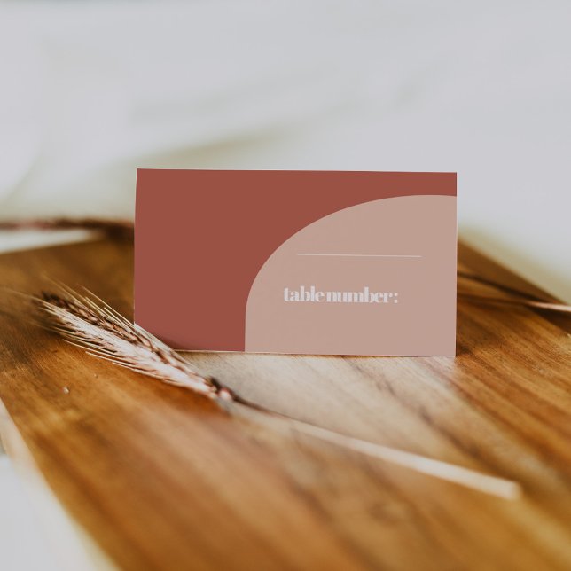 Enkelt chic peach terracotta arch bröllop placeringskort (Skapare uppladdad)