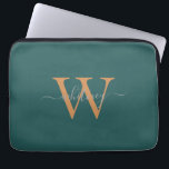 Enkelt Cute Grönt Monogram Namn & initial Laptop Fodral<br><div class="desc">Ett sött monogram namn och en första utformning på en enkel grönt. Perfekt för vardaglig använda.</div>