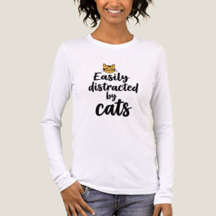 Enkelt distraherad av kattdesign t shirt