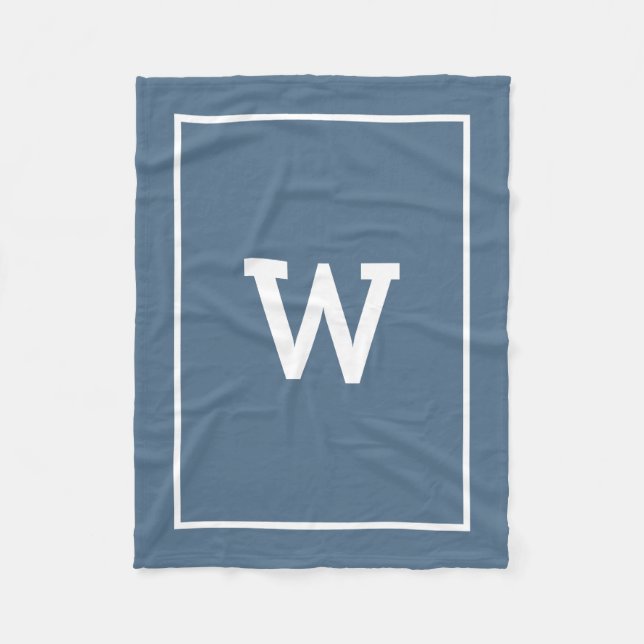 Enkelt Dusty Blue Initial Monogram Fleecefilt (Framsidan)