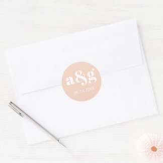 Enkelt, elegant monogram persika rosa bröllop runt klistermärke