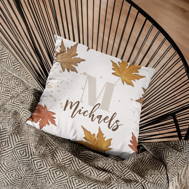 Enkelt fall Autumn Foliage Höst löv Monogram  Kudde (Elegant simple Fall and Autumn leaves with monogram and name. )