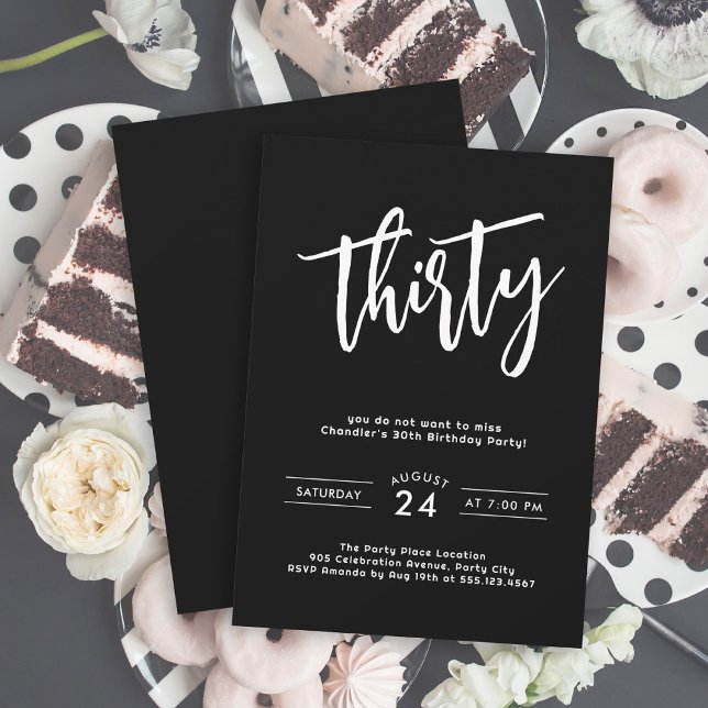 Enkelt färglöst 30års födelsedag Party Inbjudningar (Celebrate 30 in style with this trendy simple birthday party invitation in black and white.)