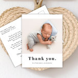 Enkelt fet typografi Baby Photo Tack Vykort<br><div class="desc">Enkelt modernt,  minimalistiskt fet typografi med nyfödda Baby-foto-Tack-vykort. Innehåller en söt "tack"-text i ett stort teckensnitt med fetstil och typografi i svartvitt. På motsatt sida finns ett personligt meddelande. Underbar för pojke eller flicka. Enkel att anpassa med ditt baby-foto och din information.</div>