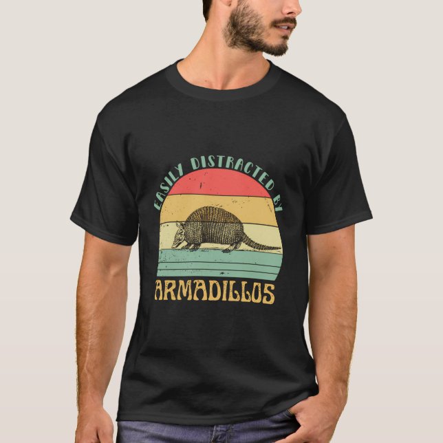 Enkelt fördelad av Armadilos Retro Funny Armadil T Shirt (Framsida)