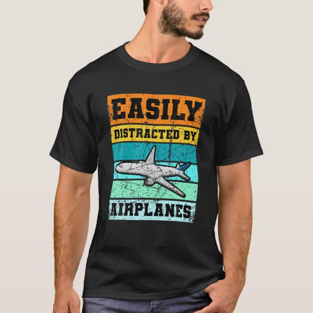 Enkelt fördelat på flygplan Flygplan P T Shirt (Framsida)
