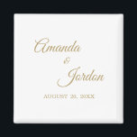 Enkelt Guld Calligraphy Magnet<br><div class="desc">Denna enkla kalligraferingsmagnet i guld ger en lyx för eleganten, men samtidigt en modern känsla för både ett minimalistiskt och mer traditionellt eller formellt bröllop. Avslappnadens kalligrafi ger en antika känsla, medan utformningen av klassens neutralt kan kombineras med alla unika aspekter av giftermål firande. Den här magneten kombinerar användbarhet och...</div>
