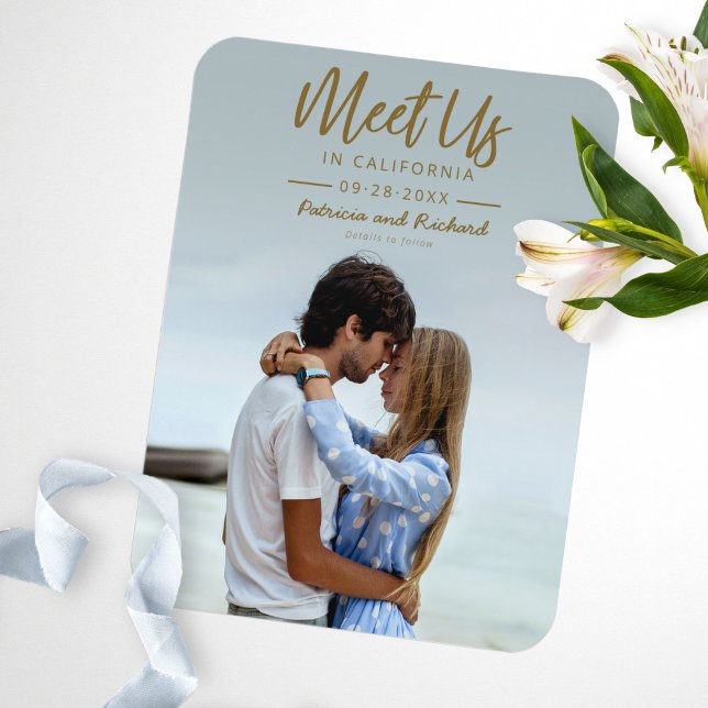 Enkelt Guld-skript möter oss i Spara datumfotona Magnet (Skapare uppladdad)