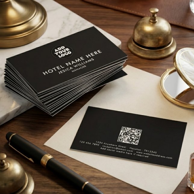 Enkelt hotellogotypnamn med arbetsplatstitel Qr-ko Visitkort (Skapare uppladdad)