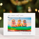 Enkelt Joy Peace Kärlek Photo Ligcape Julkort<br><div class="desc">Modern och enkel jul | Helgdag-fotokort med grönt och vit gräs gren mönster på baksidan. Om du vill ha en mer avancerad anpassning av den här designen klickar du på BLUE DESIGN VERKTYG för att ändra teckensnitt,  storleka och färg.</div>