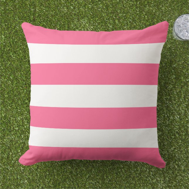 Enkelt klassiskt Bright Rosa Vågrät Rand Kudde (Gräs)