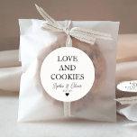 Enkelt klassiskt KÄRLEK COOKIES Heart Wedding Favo Runt Klistermärke<br><div class="desc">Ett klassiskt svart Bröllop-märke i Tack med texten "Kärlek och cookies" i ett klassiskt modernt teckensnitt i eleganten. Du kan enkelt personlig det med ditt namn och bröllop-datum.</div>