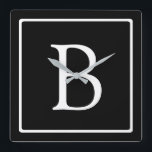 Enkelt klassiskt monogram | Svartvitt Fyrkantig Klocka<br><div class="desc">Minimal och klassad.</div>