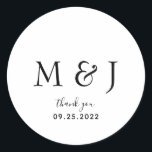 Enkelt klassiskt svart vitt monogram runt klistermärke<br><div class="desc">Enkel svart,  vit,  svart,  vit,  klassisk,  rund etikett</div>