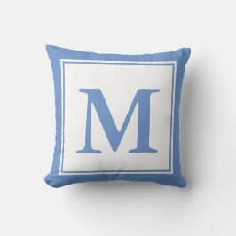 Enkelt kornrosblått och vitt monogrammat kudde