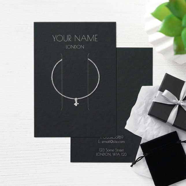 Enkelt kort för visning av armband (Simple bracelet display card with cut markers and silver grey text for name and contact details.)