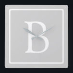 Enkelt lätt Grått Monogram Fyrkantig Klocka<br><div class="desc">Tack för ditt köp!</div>