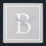Enkelt lätt Grått Monogram Fyrkantig Klocka<br><div class="desc">Tack för ditt köp!</div>