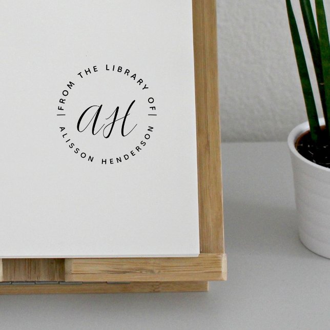 Enkelt minimalistiskt Namn Initialer Bibliotek Bok Stämpel (Skapare uppladdad)