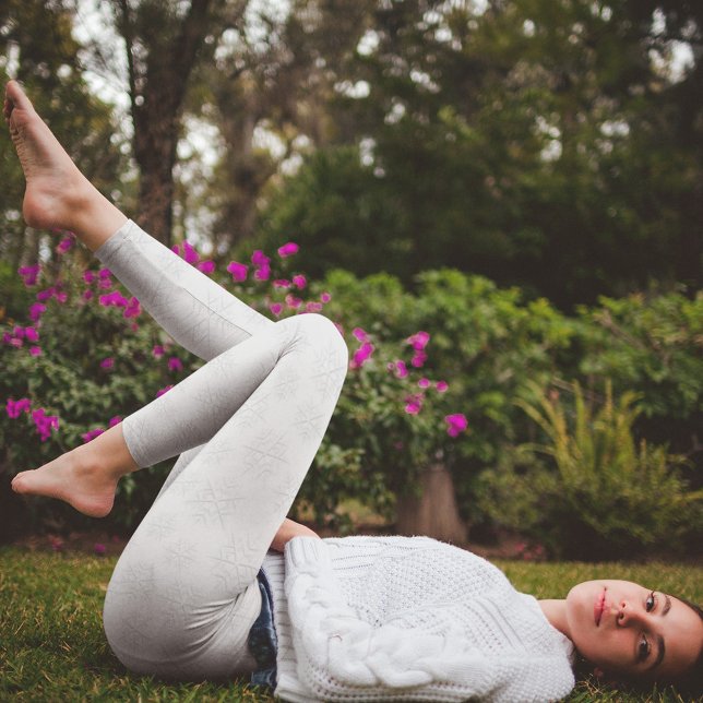 Enkelt minimalistiskt Silver vintersnöflake Mönste Leggings (Winter subtle silver snowflake pattern leggings. )