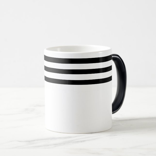 Enkelt minimalistiskt svart och vitt rand magisk mugg (Framsida höger)