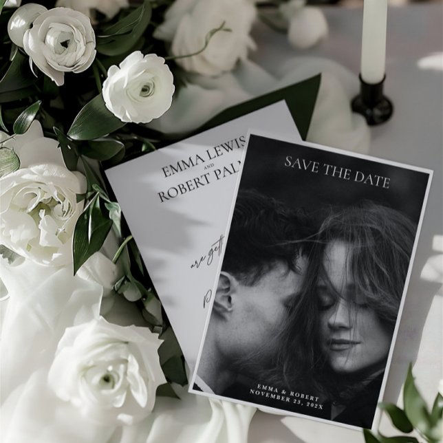 Enkelt minimalistiskt svartvitt i Bröllop Spara Datumet (Simple Minimalist ﻿Black & White Photo Wedding Save The Date)