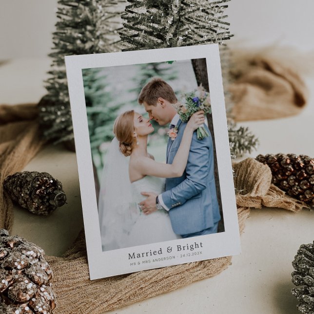 enkelt modernt tillkännagivande från helgdag bröll kort (Skapare uppladdad)