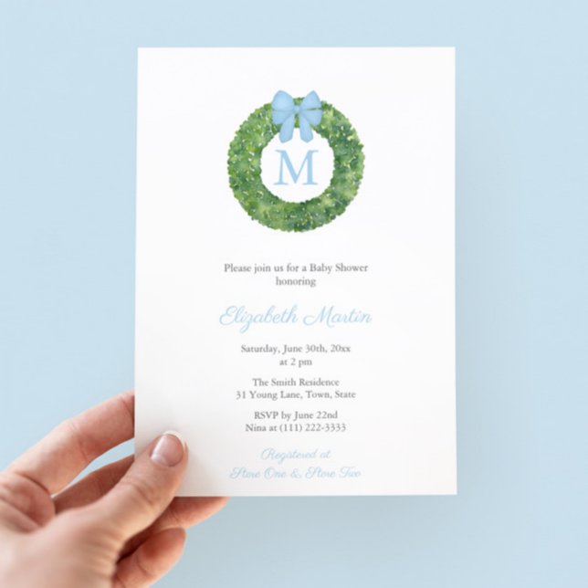 Enkelt Monogram, babykläder Party Inbjudningar (Elegant Baby Shower For Boy invitation featuring a boxwood wreath with single letter monogram)