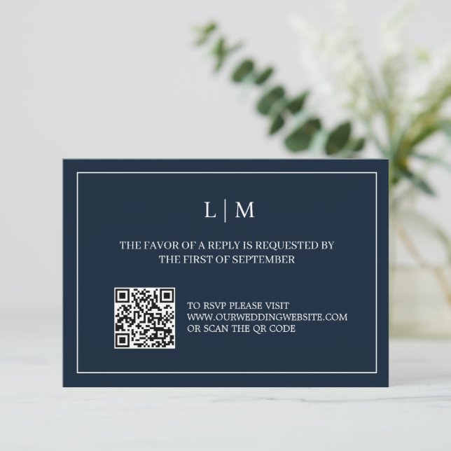 Enkelt Monogram Navy Blue QRCode Bröllop OSA Card Tack Kort (Stående Fram)