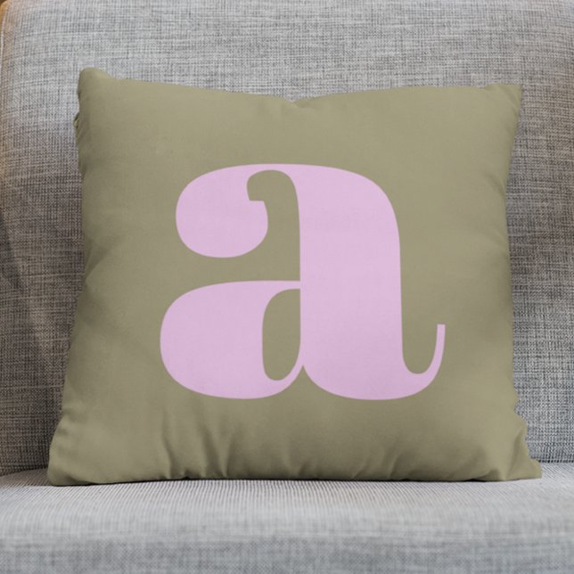 Enkelt Olive och Lilac Bold Retro Monogram Initial Kudde (Skapare uppladdad)