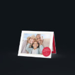 ENKELT PHOTO modern, minimal Festive spot Red Helgkort<br><div class="desc">by kat massard >> WWW.SIMPLYSWEETPAPERIE.COM<<< An elegant card design featuring quote that you can change yourself! White geometric border on the backside, giving you the opportunity to handwrite a personal message or place a full portrait photo. NOTE >> Kontakta mig kat@simplysweetpaperie.com om du behöver hjälp med att ändra storlek på...</div>