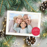 ENKELT PHOTO modern, minimal Festive spot Red Julkort<br><div class="desc">by kat massard >> WWW.SIMPLYSWEETPAPERIE.COM<<< An elegant card design featuring quote that you can change yourself! White geometric border on the backside, giving you the opportunity to handwrite a personal message or place a full portrait photo. NOTE >> Kontakta mig kat@simplysweetpaperie.com om du behöver hjälp med att ändra storlek på...</div>