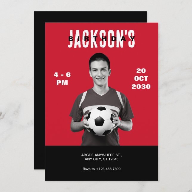 Enkelt rött fotopatset Magazine Cover Birthday Inbjudningar (Fram/baksida)