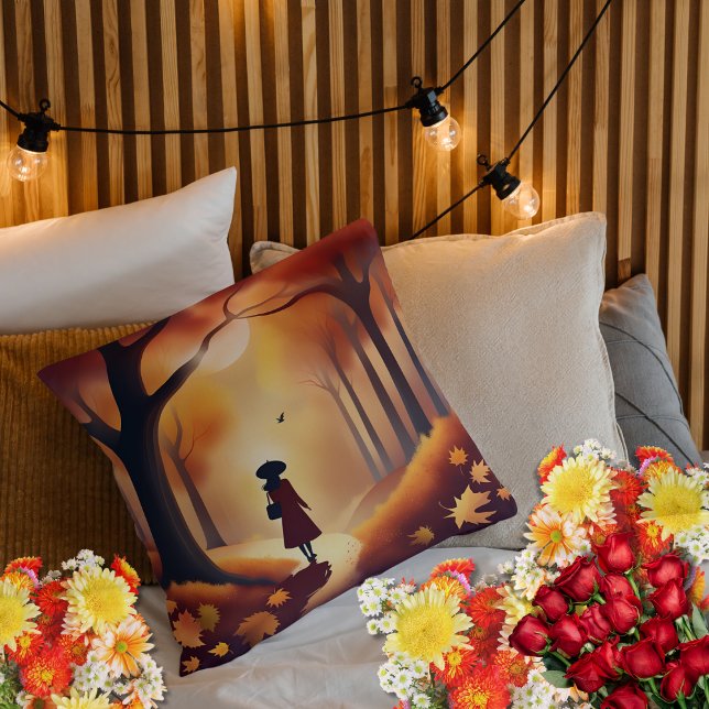 Enkelt rullfall, stort med träsket kudde (Beautiful, autumn-colored pillow of a classy  woman taking a stroll through the park)