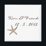 Enkelt stjärnfisk magnet<br><div class="desc">Enkel stjärndesign med plats för att lägga till namn,  datum för bröllop,  monogram eller spelar ingen roll text som du vill ha. DIY-designen är underbar för strand- eller destinationsbröllop eller årsdag party favors,  inbjudningskort,  kort med mera.</div>