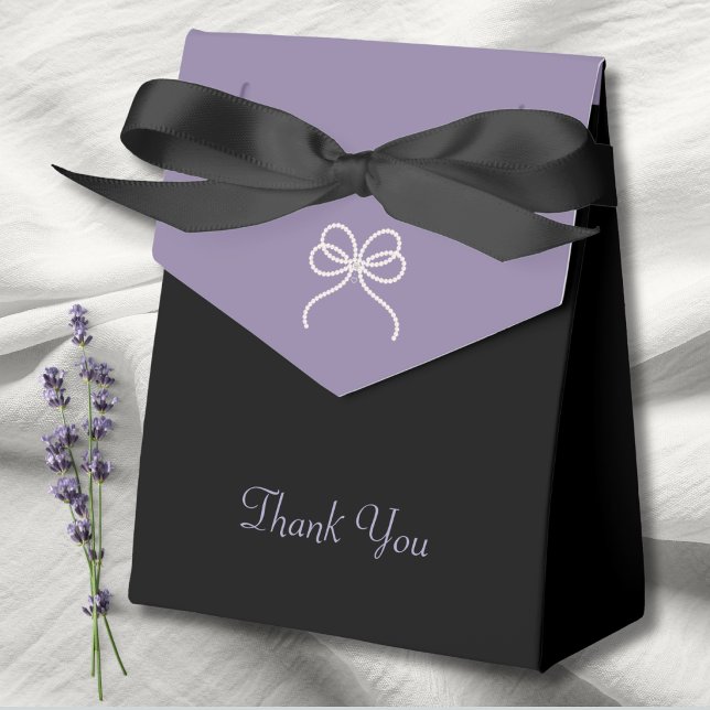 Enkelt Stunning Lavendel och Svart Båge Tack Presentaskar (The perfect finish: Elegant pearl bow favor boxes for a simply stunning celebration.)
