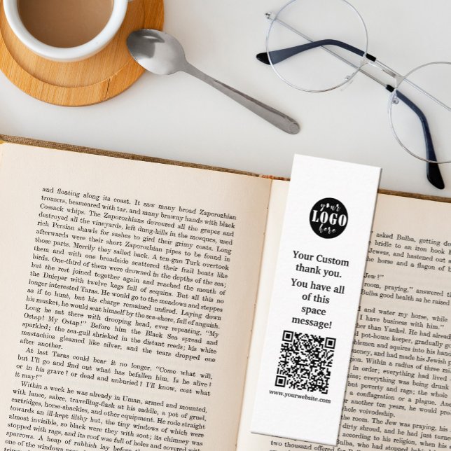 Enkelt svart och vitt bokmärke mini visitkort (#zazzlemade #bookmark #bookpromotion #bookmarktemplateforauthors #bookcover #blackandwhite #addlogo)
