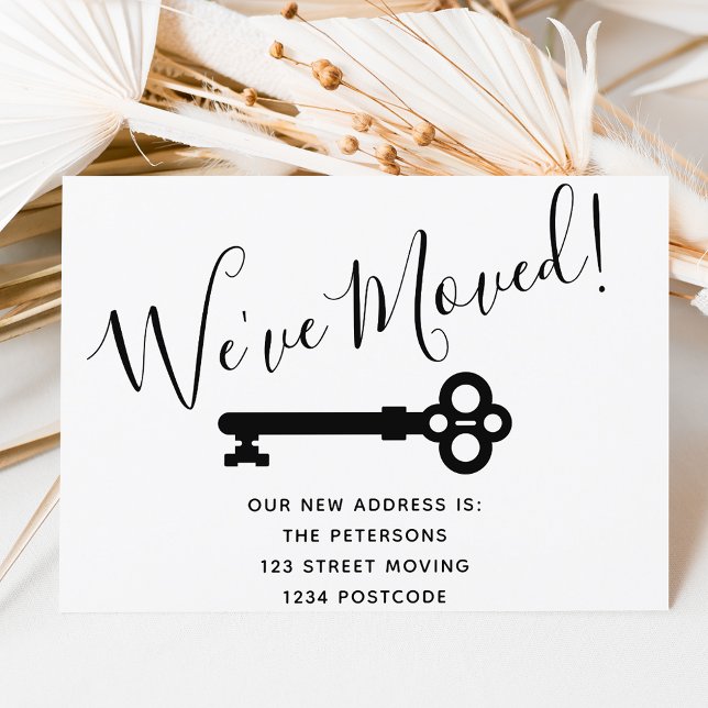 Enkelt svartvit tillkännagivande av flyttan nyckel meddelande vykort (Skapare uppladdad)