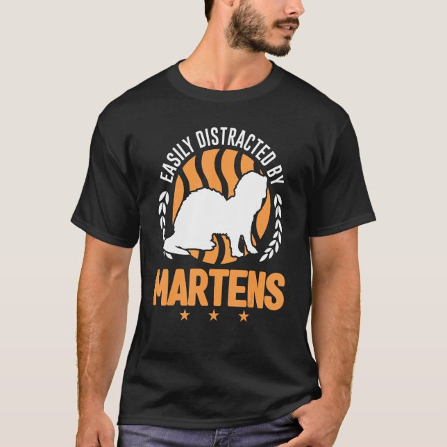 Enkelt utspridd av Martens T Shirt (Framsida)